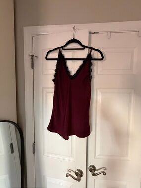 Lace Trim V-Neck Cami Tank Top in Burgundy